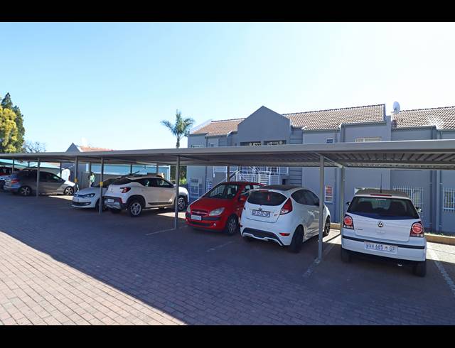2 BEDROOM TOWNHOUSE FOR SALE IN BEDFORD GARDENS